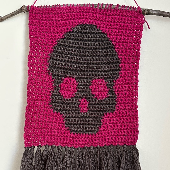 Goth Skull Wall Hanging 💀 - Picture 2 of 3
